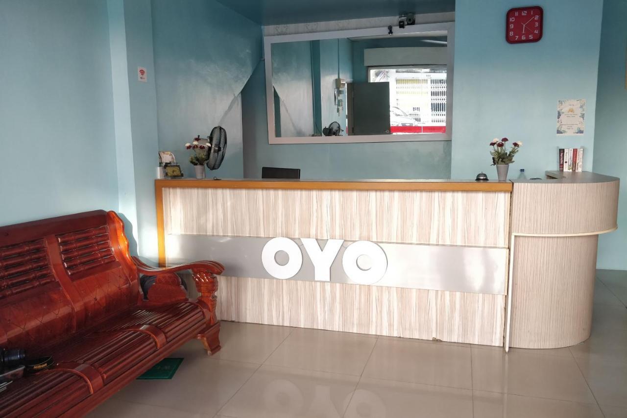 Oyo 89737 ホテル ティショア Kampong Batu Tiga エクステリア 写真